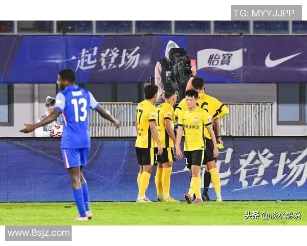 法甲联赛罕见暴力冲突：球员围殴裁判事件引发严重后果
