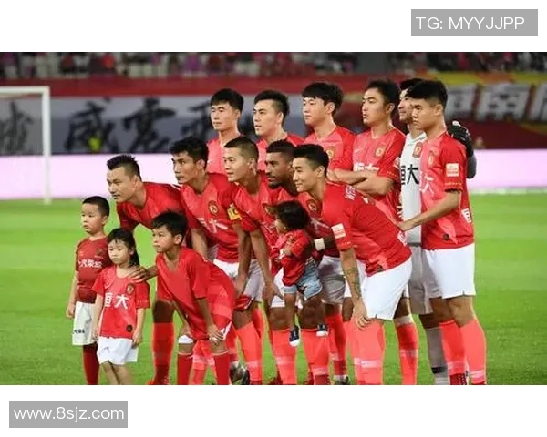 广州恒大主场战平江苏苏宁，中超榜首之争再度激烈引发球迷热议