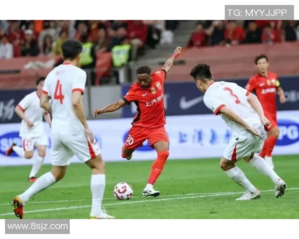 广州恒大战胜上海海港，取得中超联赛三连胜，提升领先优势