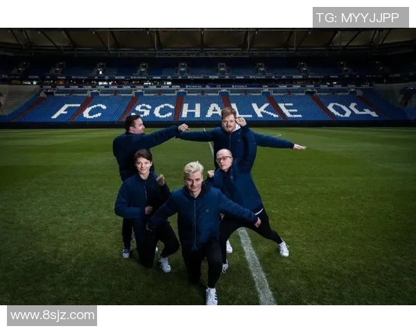 沙尔克04队艰难逆转取胜，实现胜利走向胜利征程