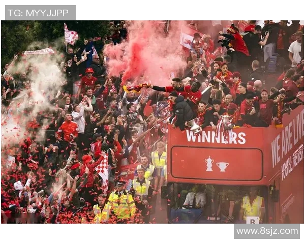 利物浦抢先进入欧联杯决赛，球迷狂欢场面火爆